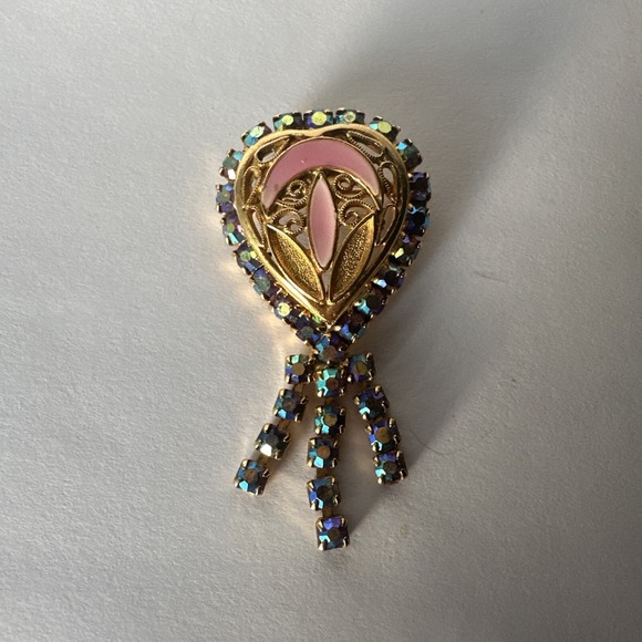 The Unbranded Brand Jewelry - Gold Tone Pink Enamel Heart Drops Brooch Pin w/ Iridescent‎ Rhinestones Vintage